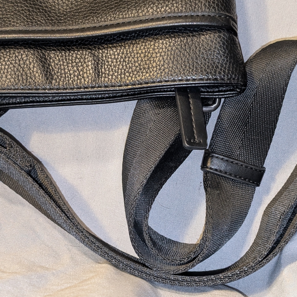 Calvin Klein Black Pebble Leather Textured Messenger Crossbody Bag Purse - Picture 3 of 14